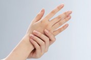 손이 떨리는 증상 ‘이’ 질환 의심해야